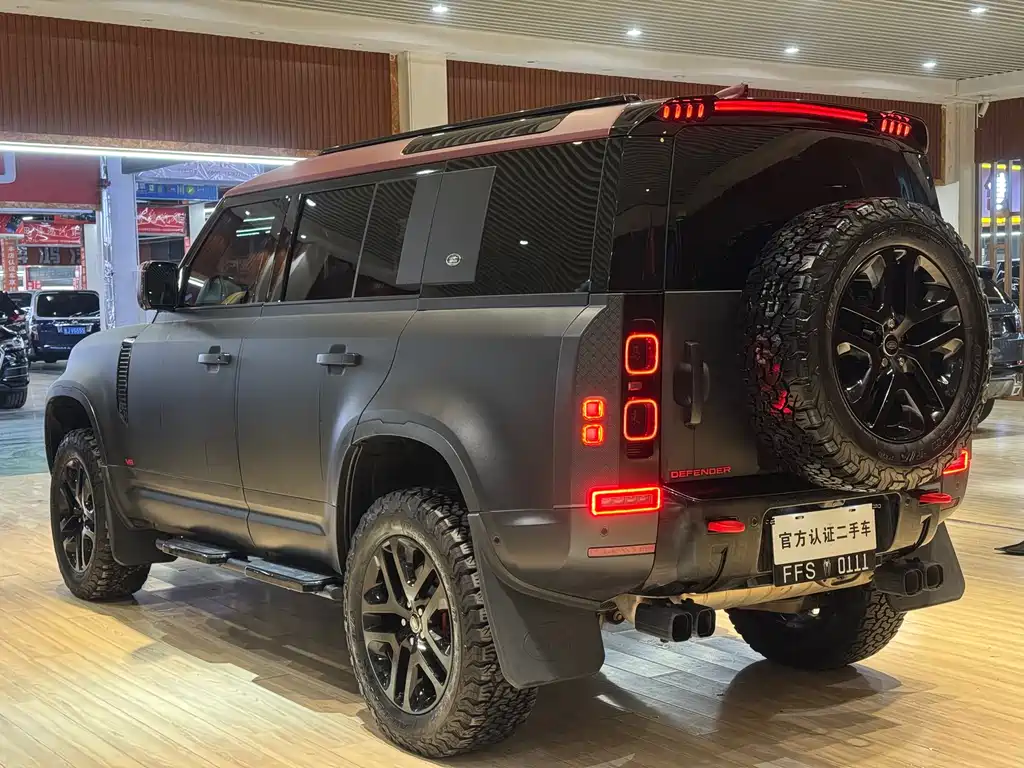Land Rover Defender 2023 — фото 12