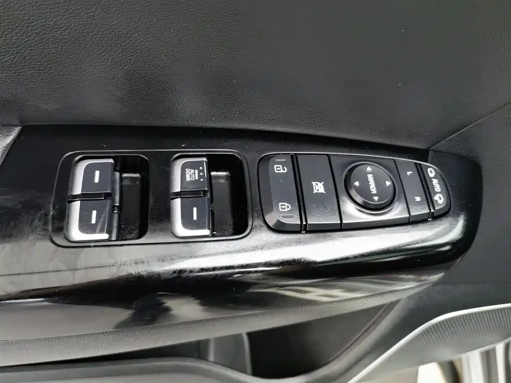 Kia KX5 2017 — фото 9