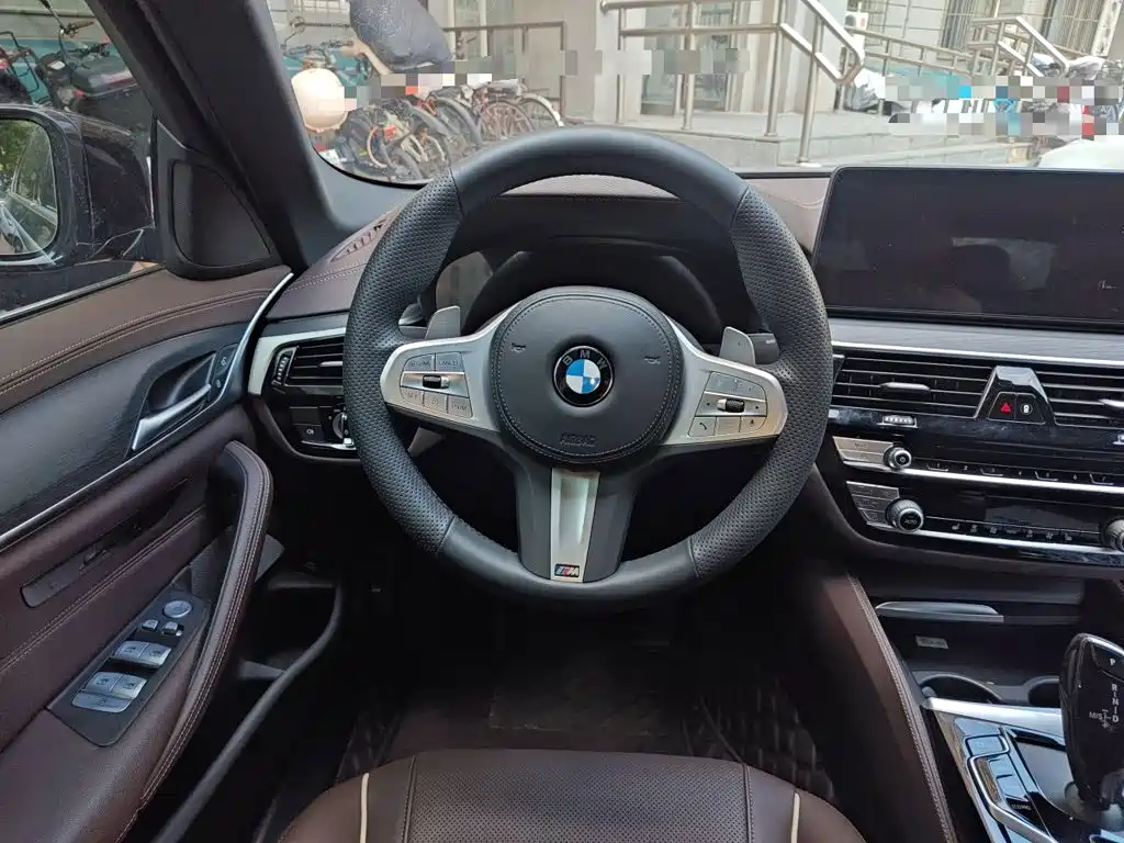 BMW 5 Series 2022 — фото 11