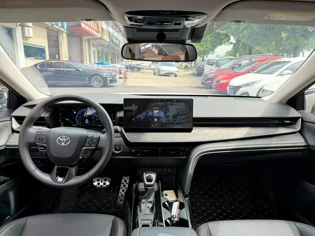 Toyota Camry 2025