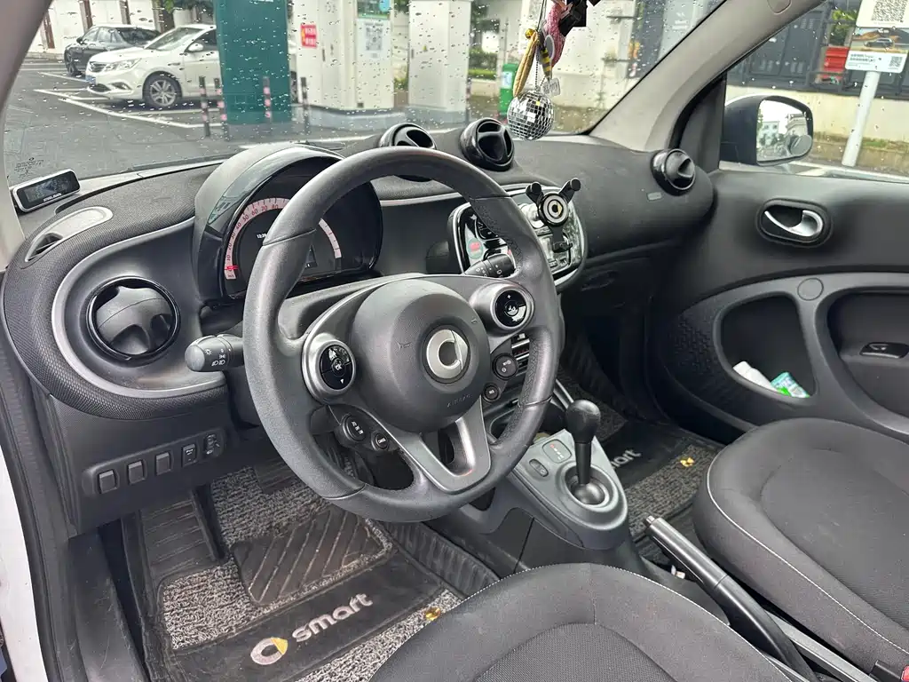 smart fortwo 2019 — фото 12
