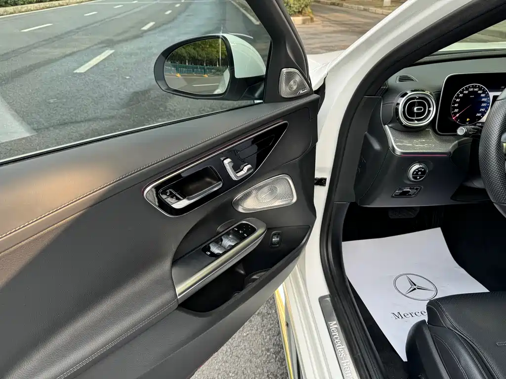 Mercedes-Benz C-Class 2022 — фото 7