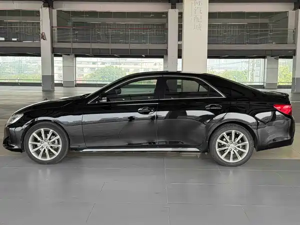 Toyota Reiz 2013
