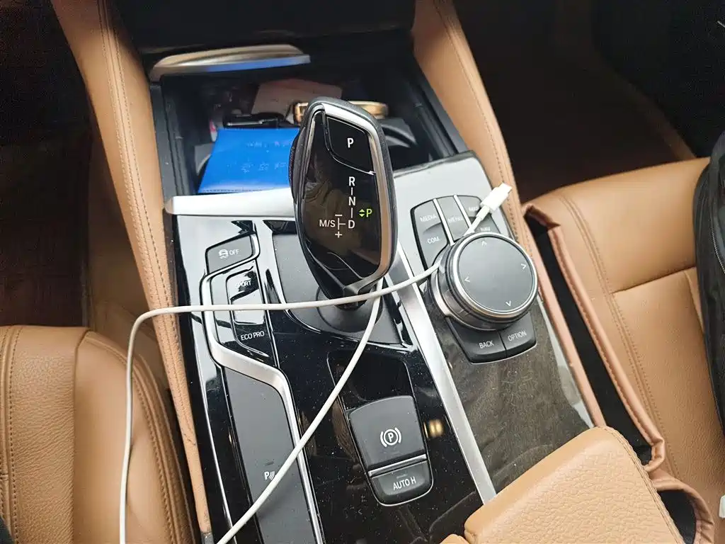 BMW 5 Series 2020 — фото 10