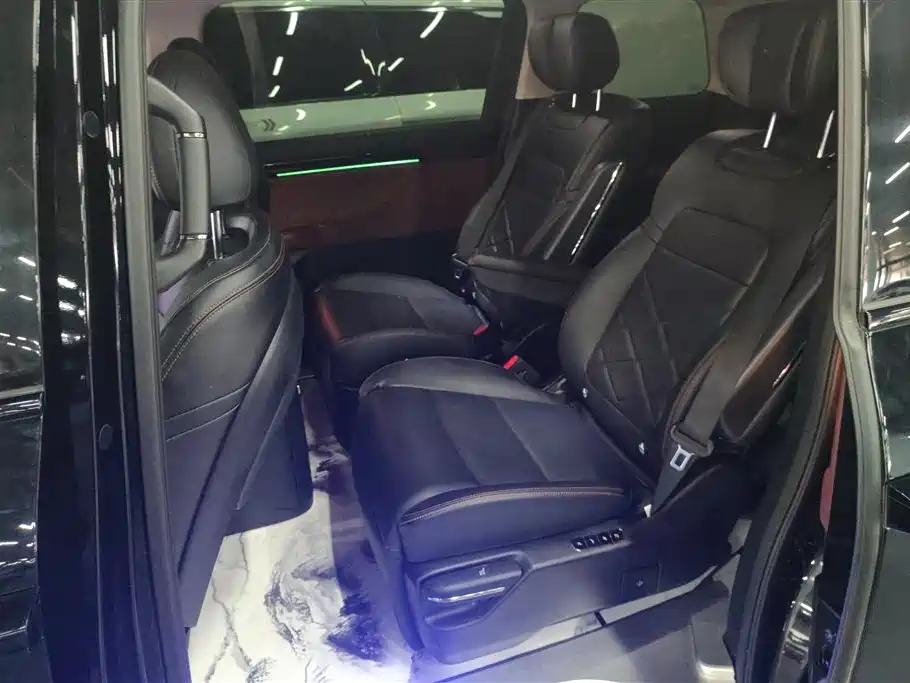 GAC Motor E8 PHEV 2025 — фото 11
