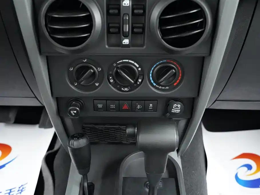 Jeep Wrangler 2010 — фото 20