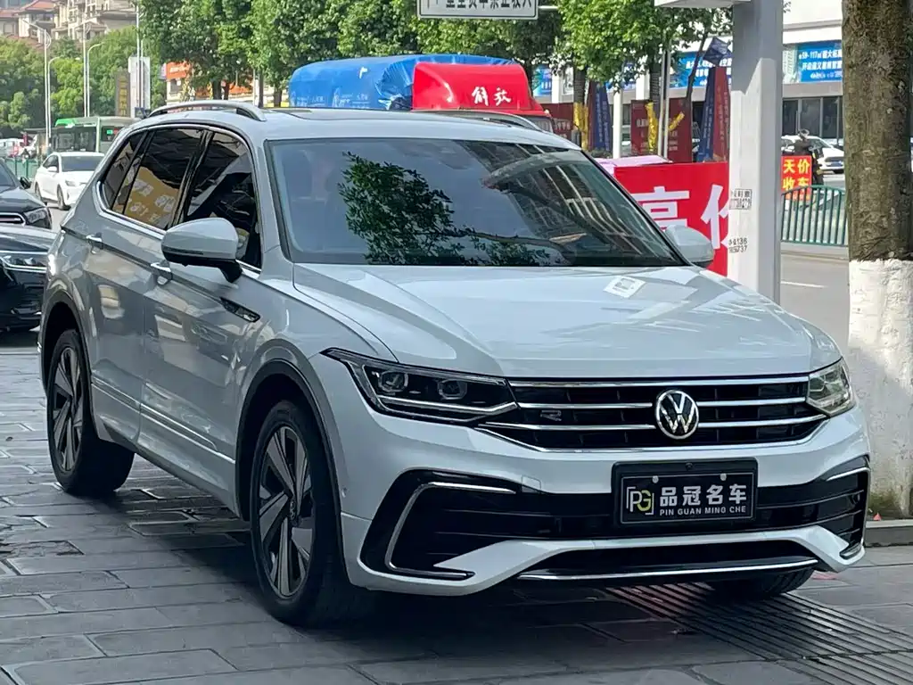 Volkswagen Tiguan L 2023 — фото 3