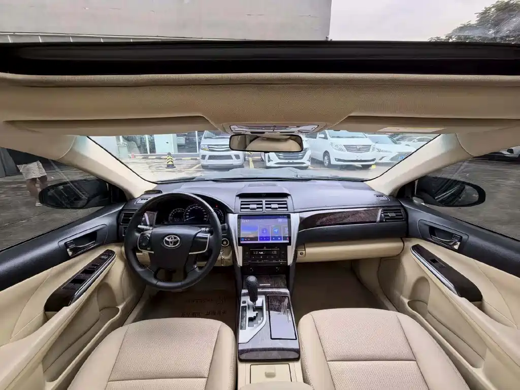 Toyota Camry 2015 — фото 6