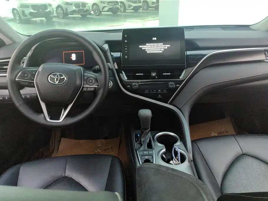 Toyota Camry 2022 — фото 13