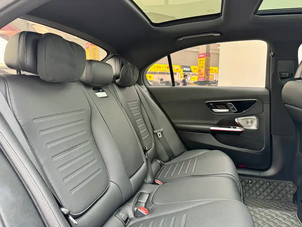 Mercedes-Benz C-Class 2023 — фото 12