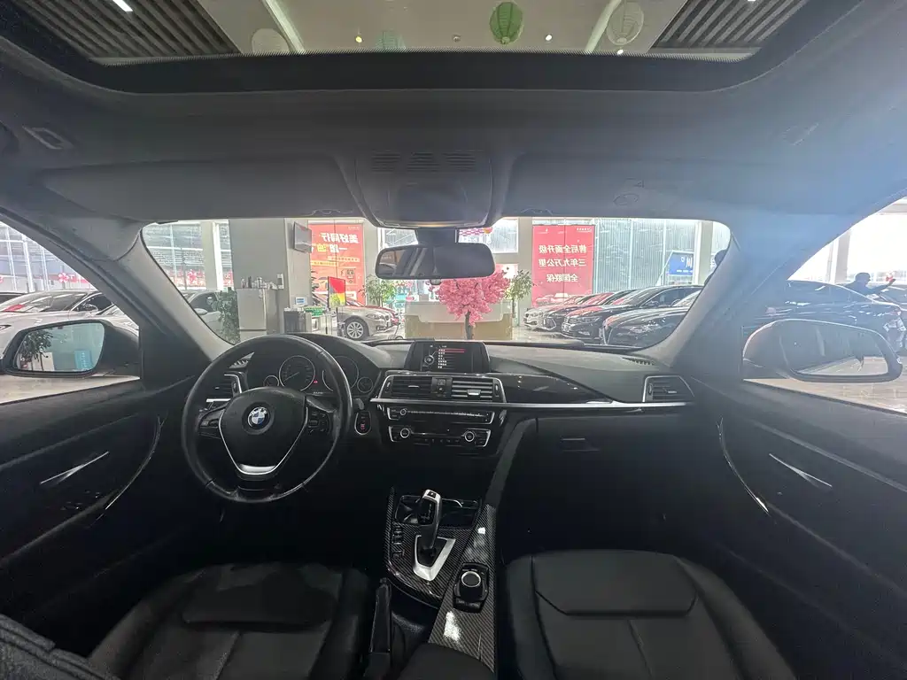 BMW 3 Series 2017 — фото 10