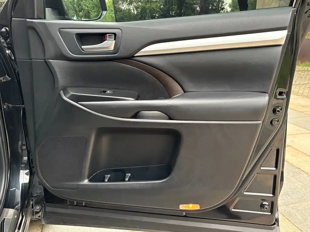 Toyota Highlander 2020 — фото 17