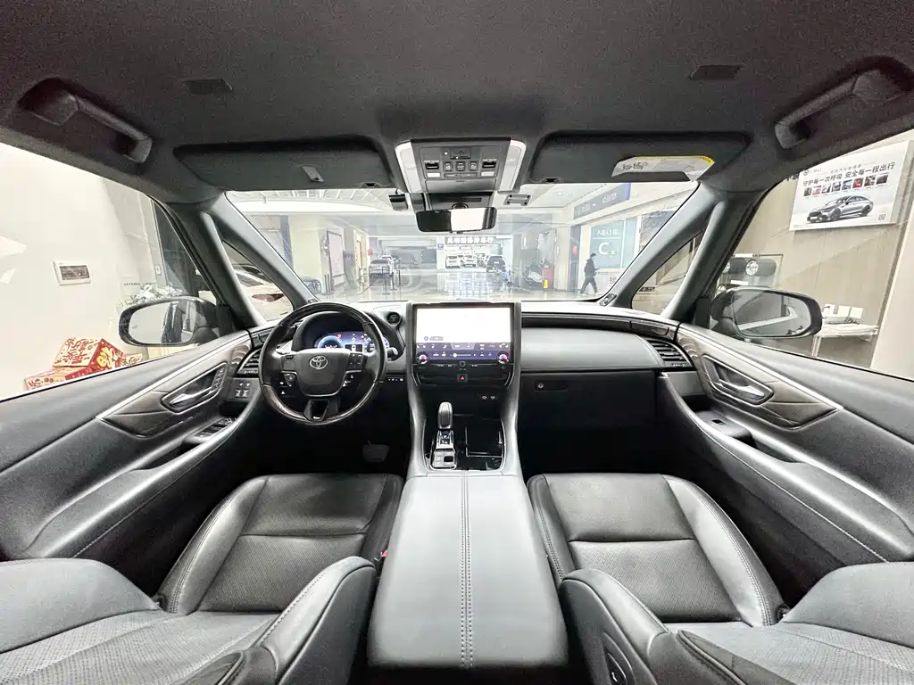 Toyota Alphard 2024 — фото 9