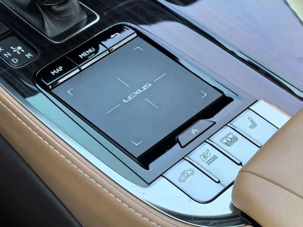 Lexus LS 2020 — фото 17