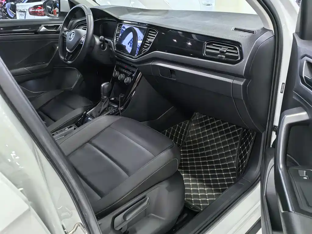 Volkswagen T-Roc 2021 — фото 12