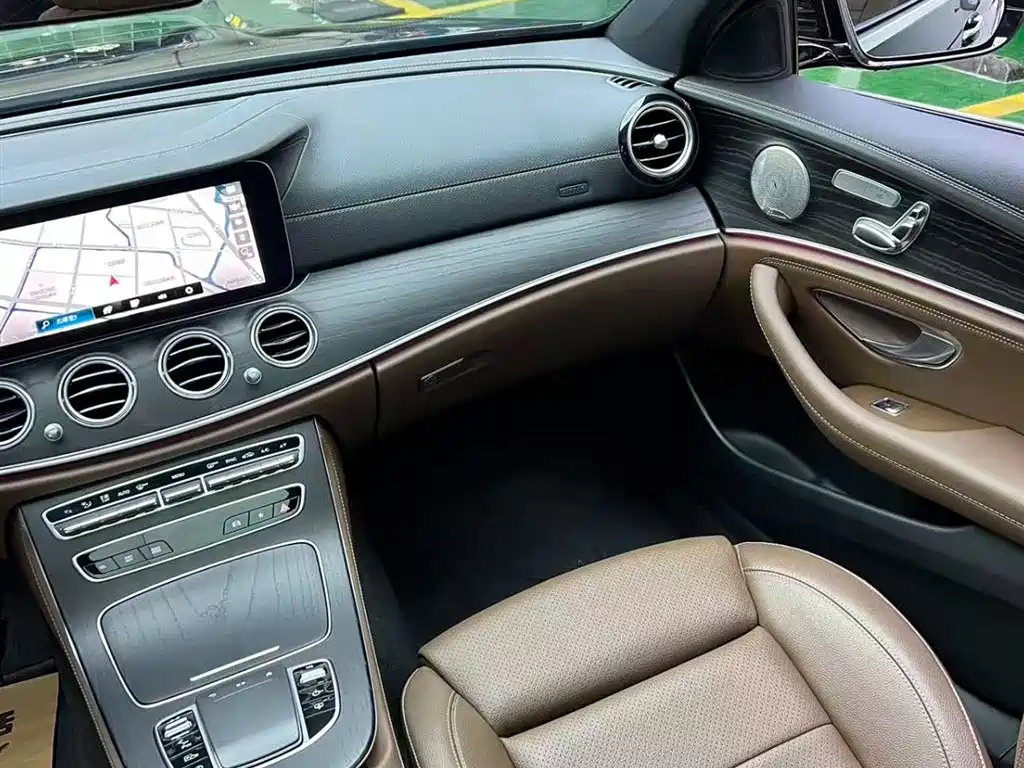Mercedes-Benz E-Class 2022 — фото 12