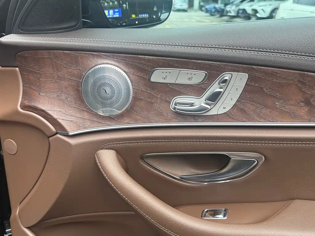 Mercedes-Benz E-Class 2020 — фото 16