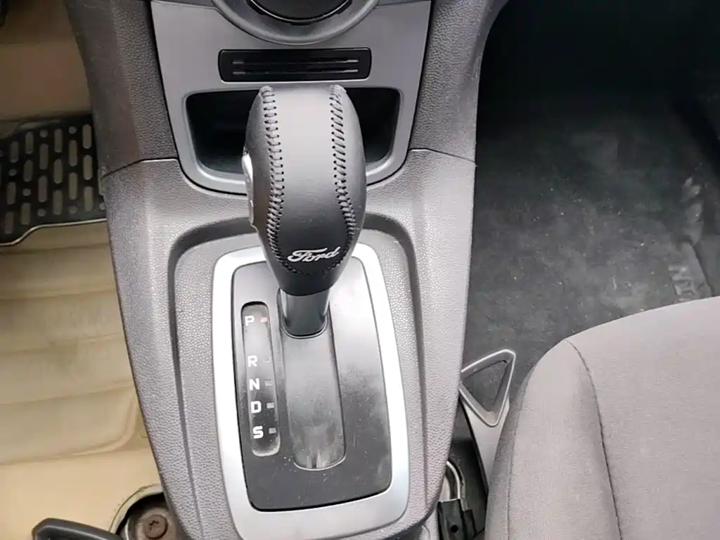 Ford Fiesta 2015 — фото 14