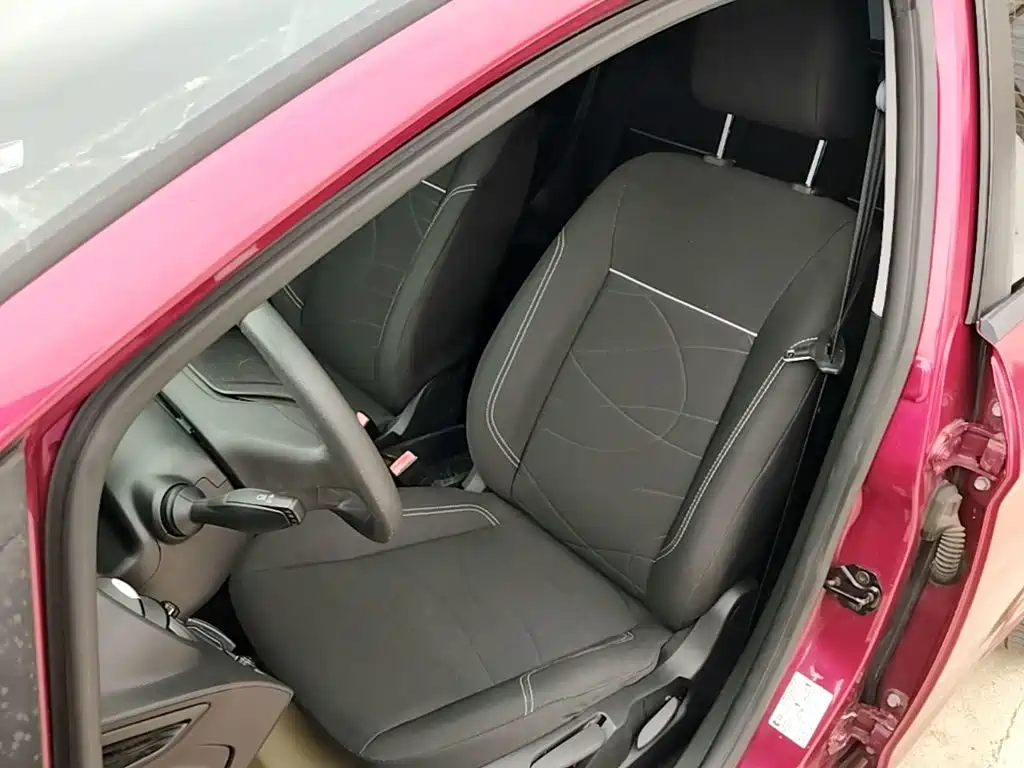 Ford Fiesta 2015 — фото 15
