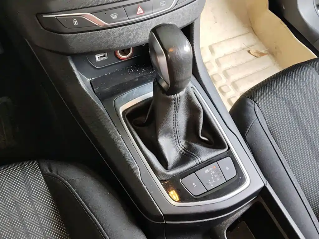 Peugeot 308S 2015 — фото 14