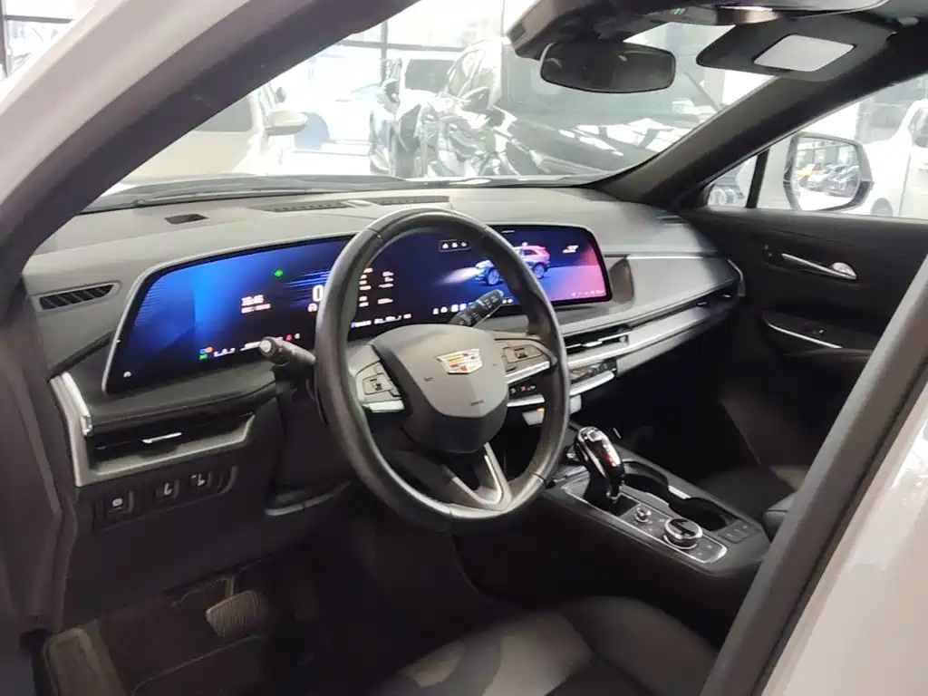 Cadillac XT4 2024 — фото 10