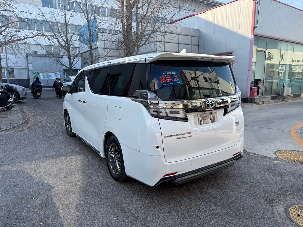 Toyota Vellfire 2022 — фото 17