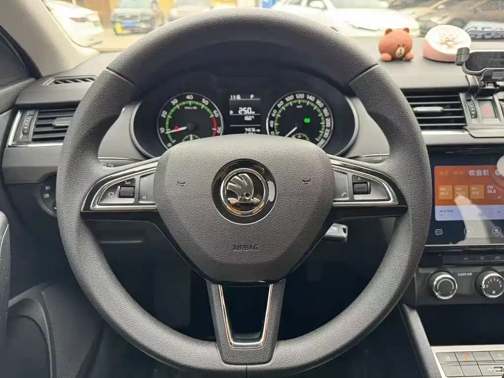 Skoda Octavia 2020 — фото 15