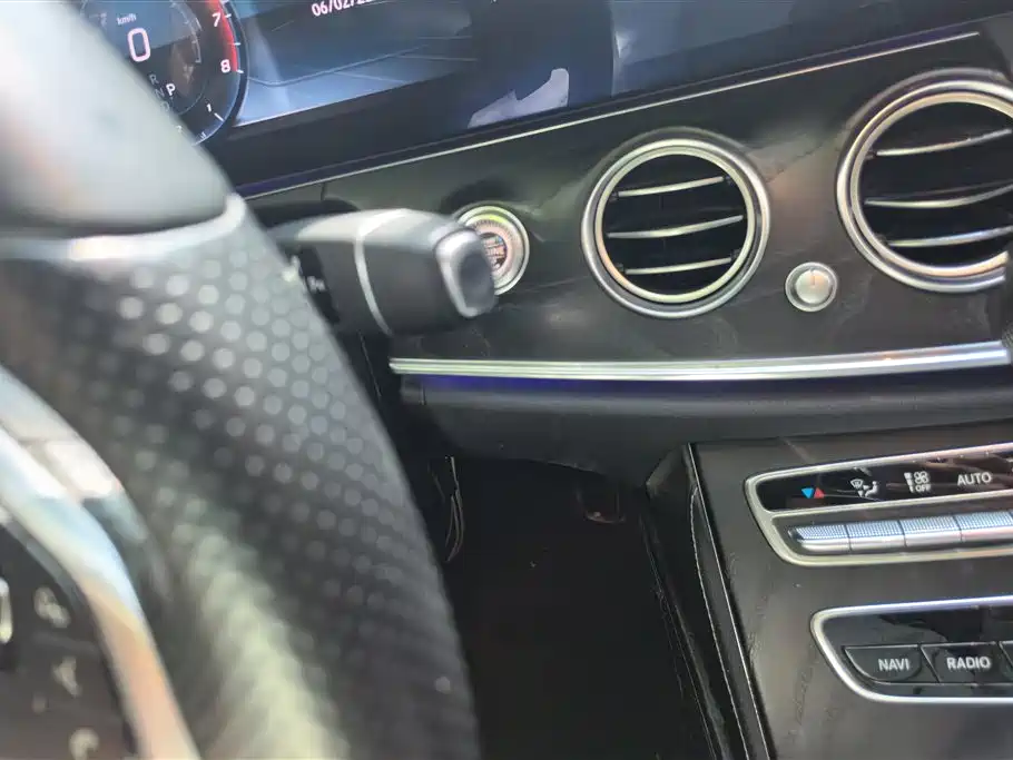 Mercedes-Benz E-Class 2018 — фото 16