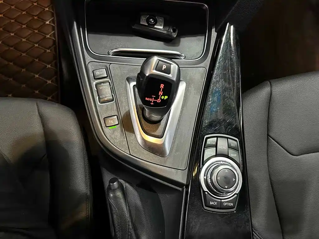 BMW 3 Series 2016 — фото 11