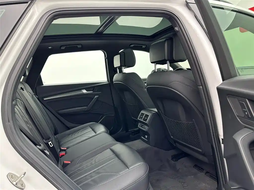 Audi Q5L 2023 — фото 20