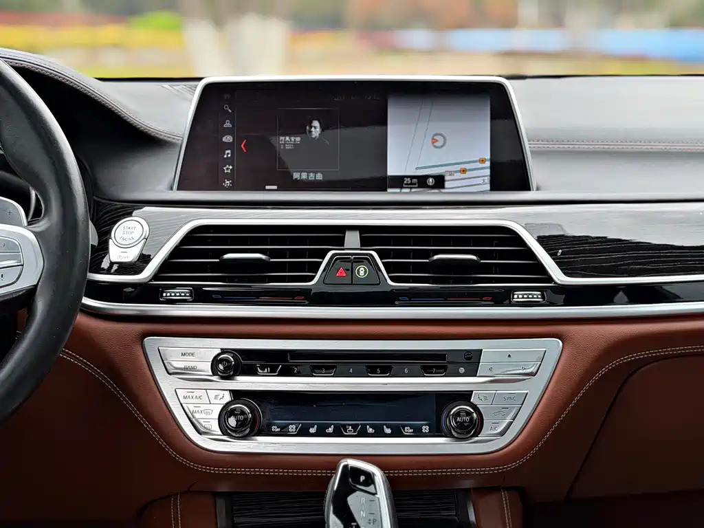 BMW 7 Series 2019 — фото 10