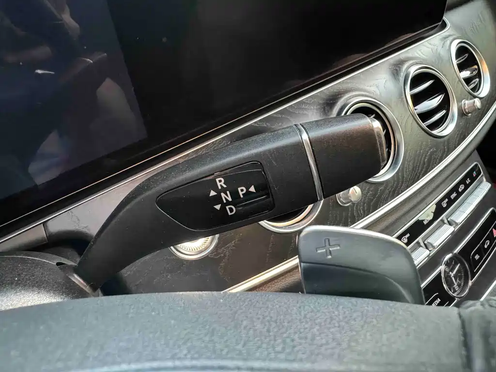 Mercedes-Benz E-Class 2018 — фото 16