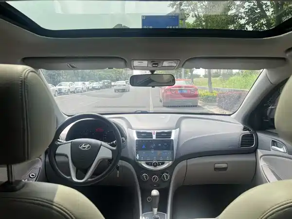 Hyundai Accent 2010