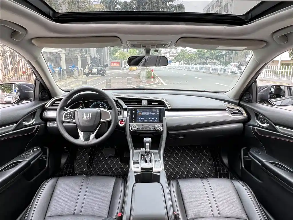 Honda Civic 2018 — фото 12