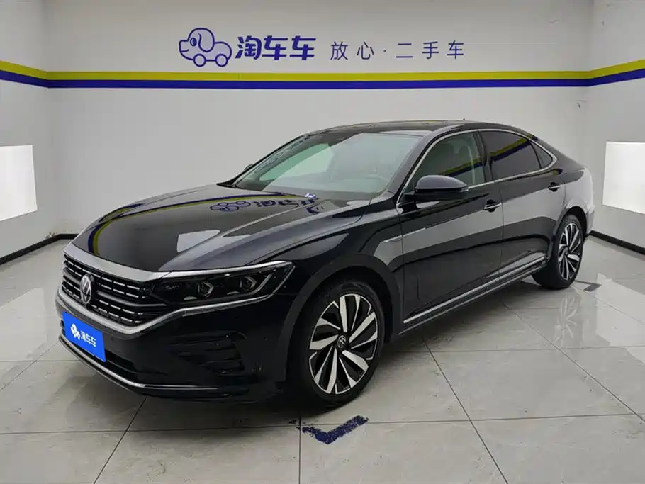 Volkswagen Passat 2023 — фото 1