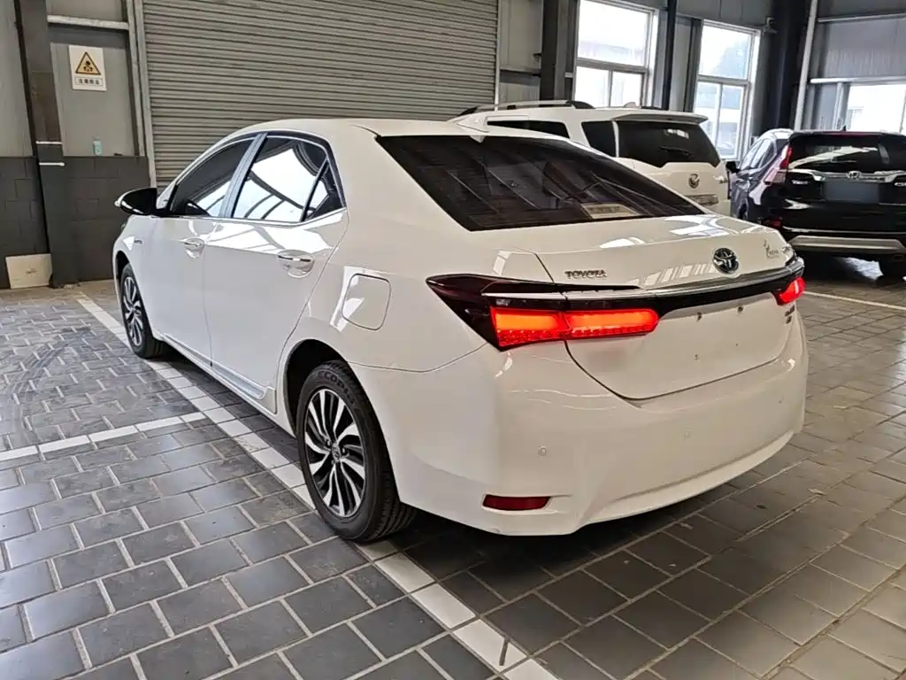 Toyota Corolla 2016 — фото 5