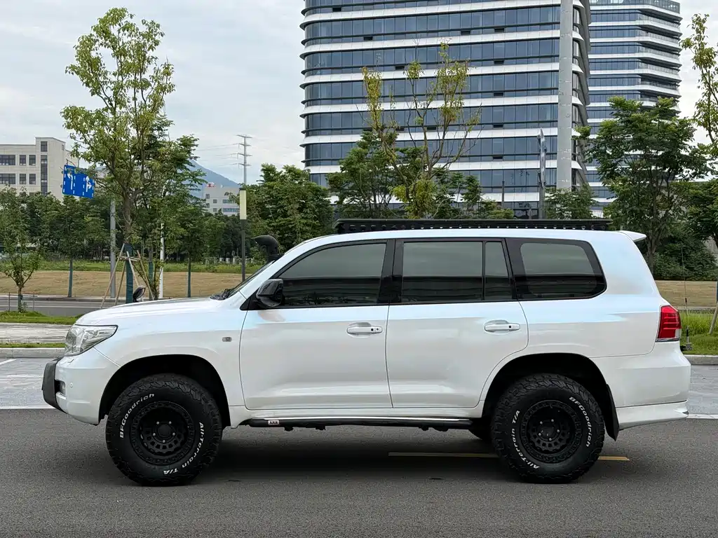 Toyota Land Cruiser 2011 — фото 4
