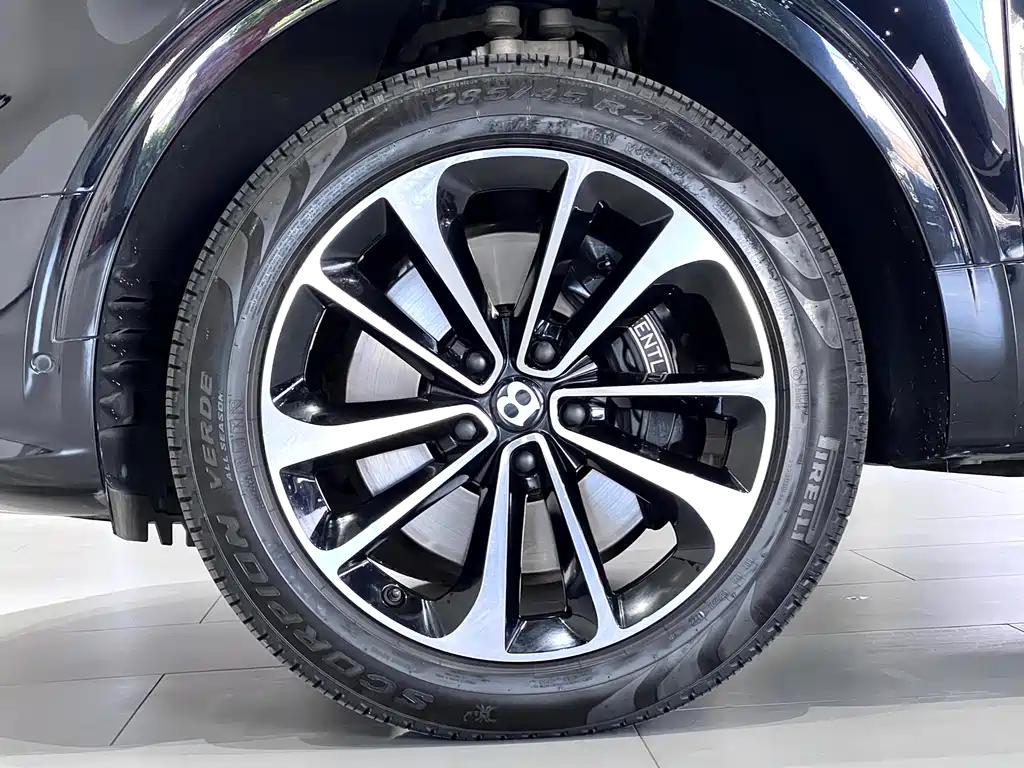 Bentley Bentayga 2021 — фото 10
