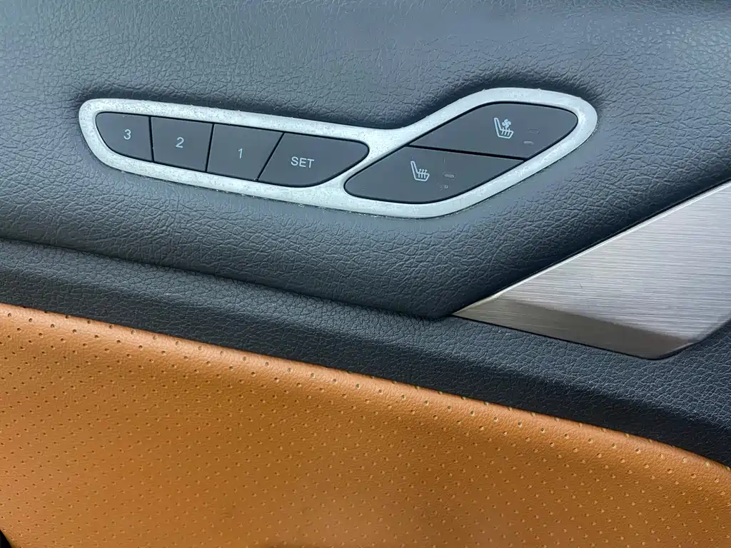 BYD Qin NEV 2015 — фото 13