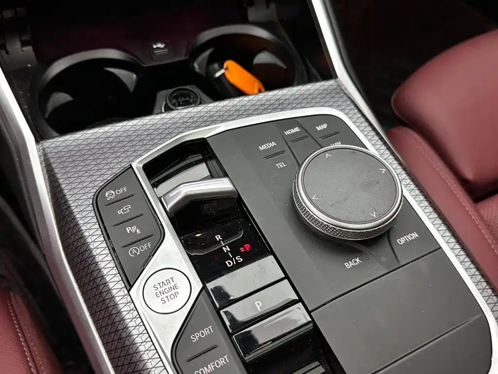 BMW 3 Series 2025 — фото 16