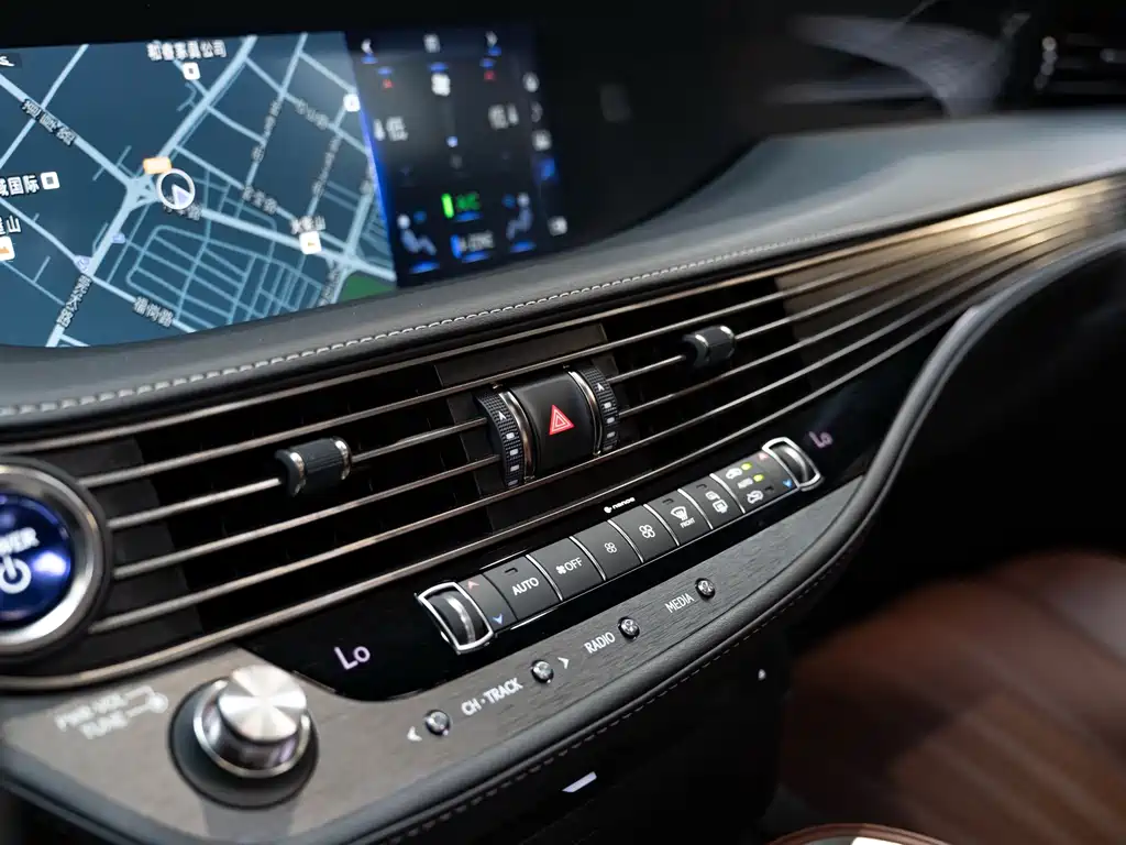 Lexus LS 2019 — фото 16