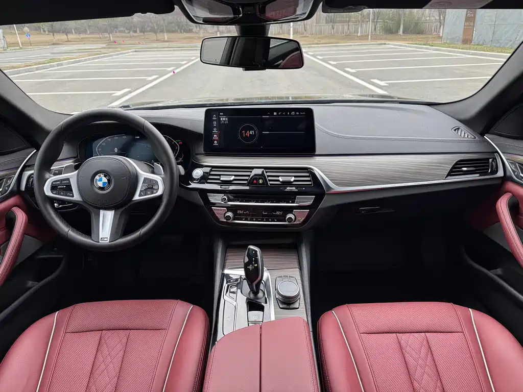 BMW 5 Series 2022 — фото 10