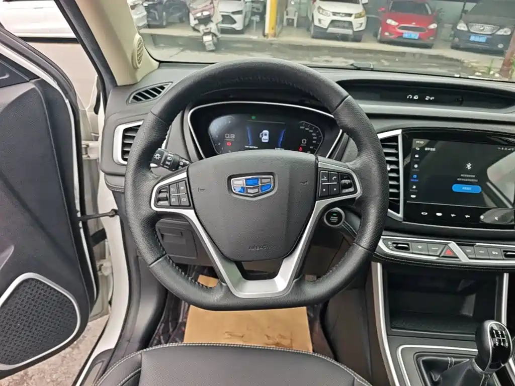 Geely Vision X6 2019 — фото 11