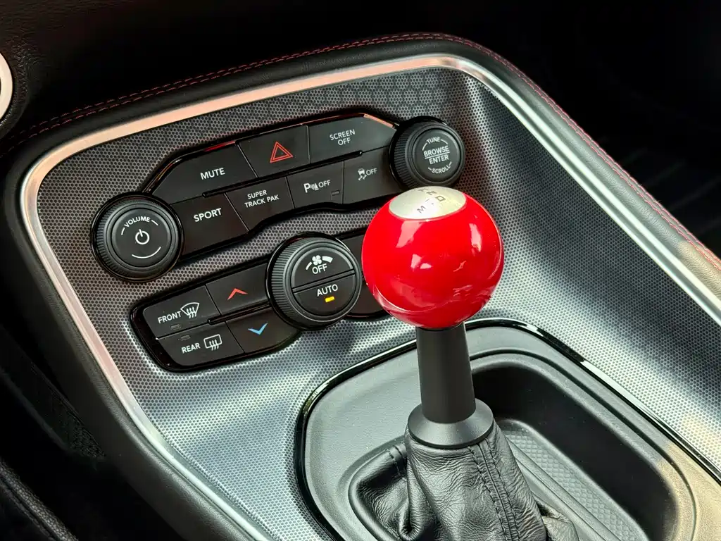 Dodge  2017 — фото 17