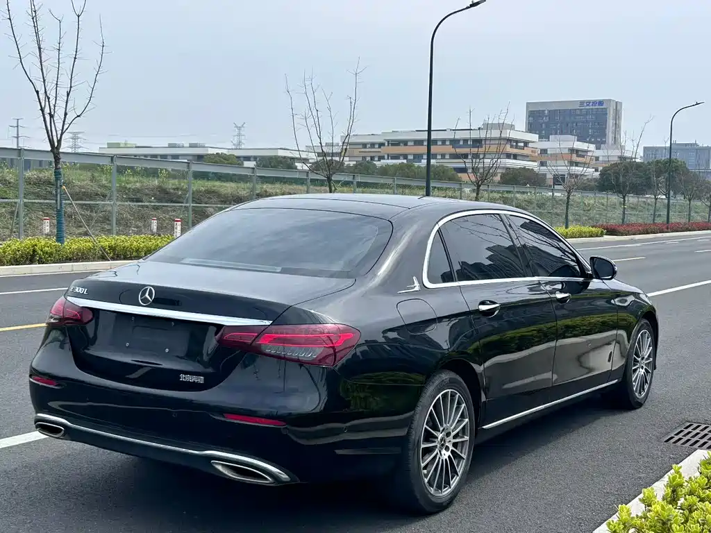Mercedes-Benz E-Class 2022 — фото 9