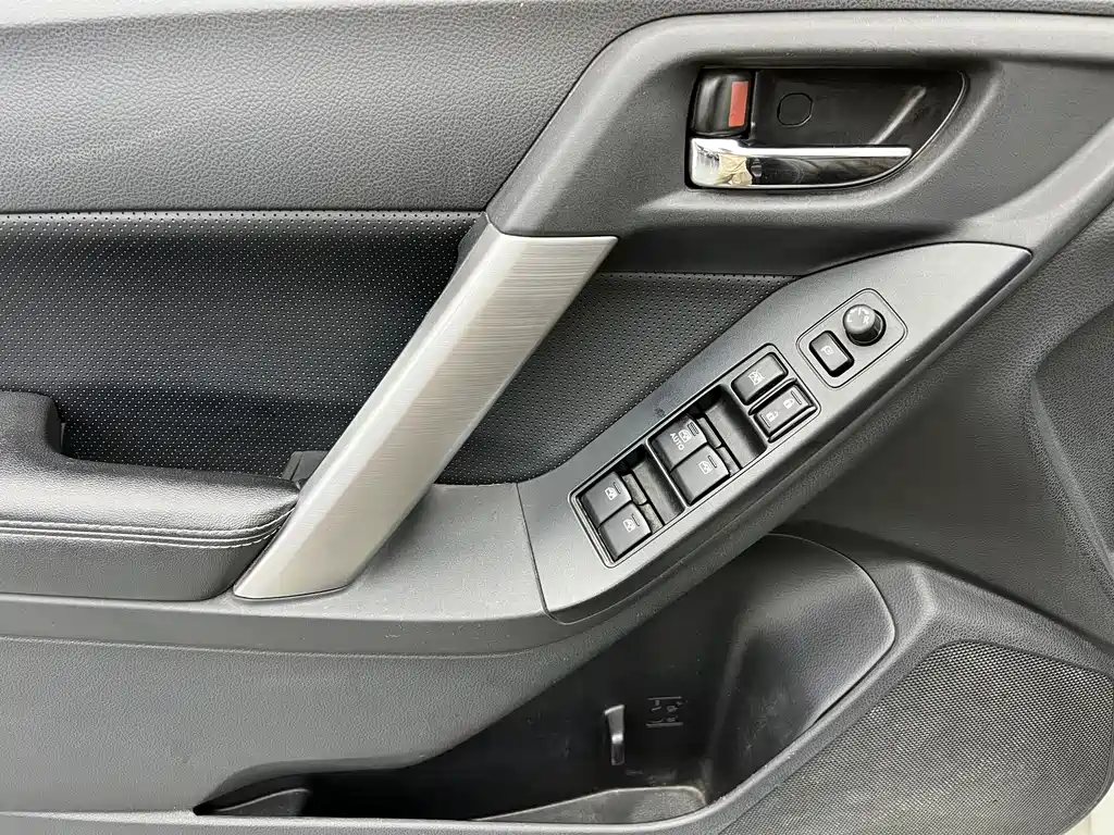 Subaru Forester 2014 — фото 8