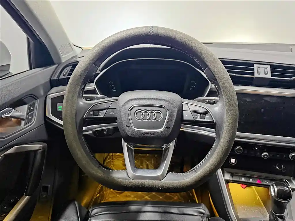 Audi Q3 2020 — фото 11