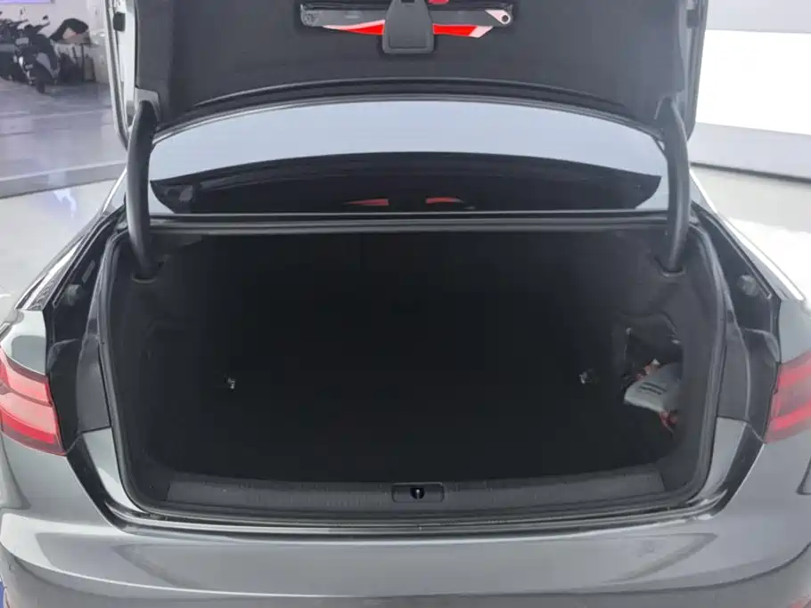 Audi A4L 2019