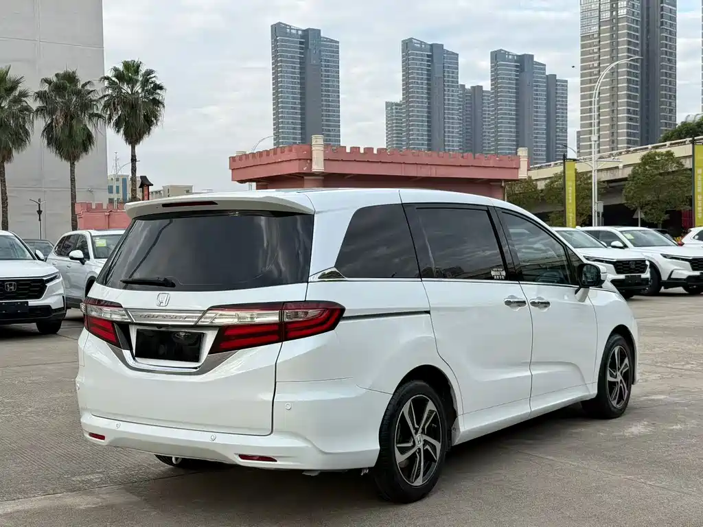 Honda Odyssey 2018 — фото 9