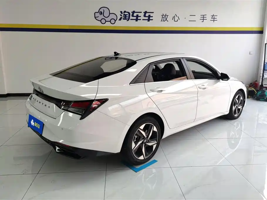 Hyundai Elantra 2023 — фото 3